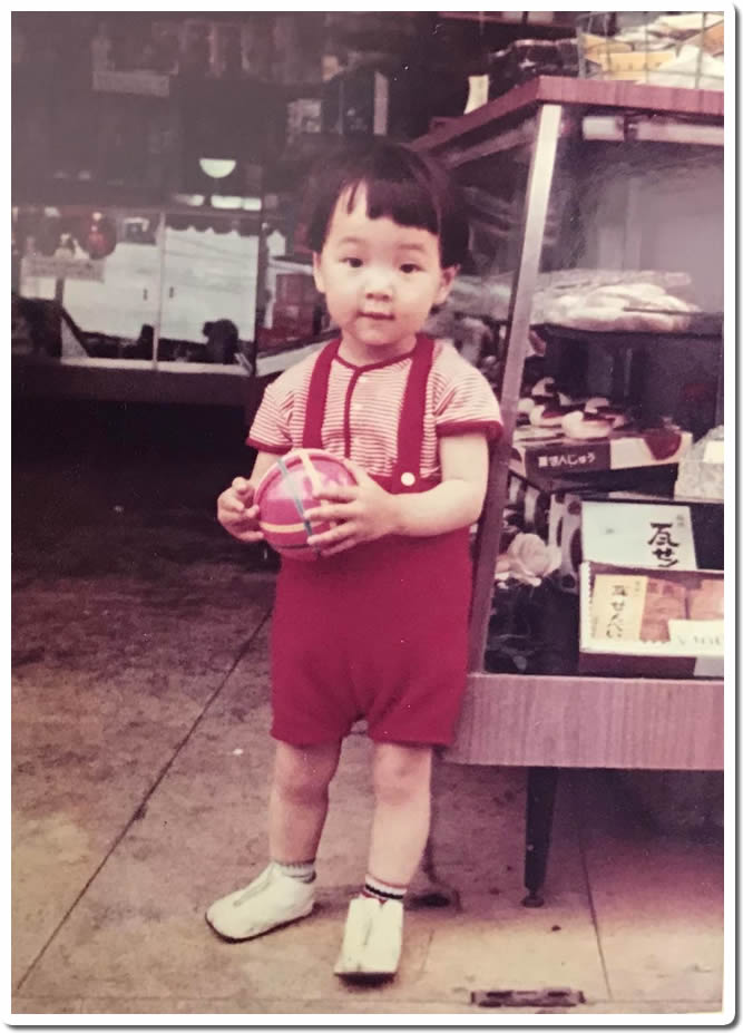 和菓子屋のお手伝いをしていた頃のアイカ